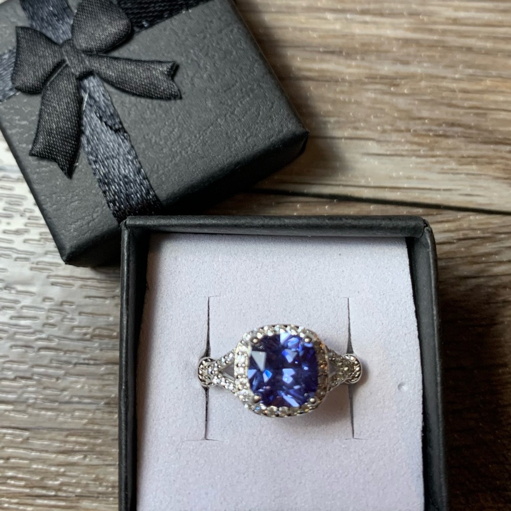 Elegant Silver and Blue Gemstone Ring